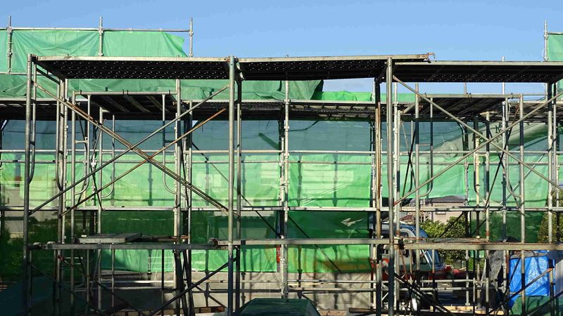 小型钢结构雨棚工程：解析其设计与施工要点